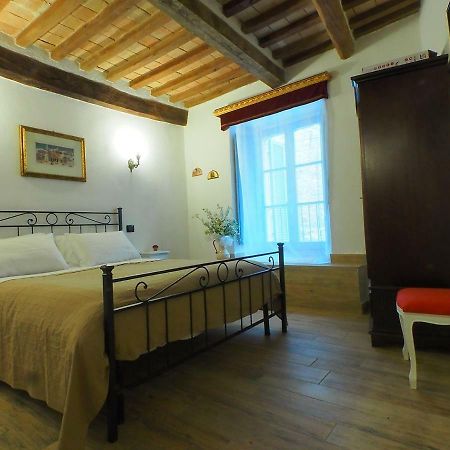 Affittacamere In Centro Gubbio Bagian luar foto