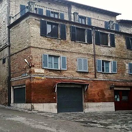 Affittacamere In Centro Gubbio Bagian luar foto