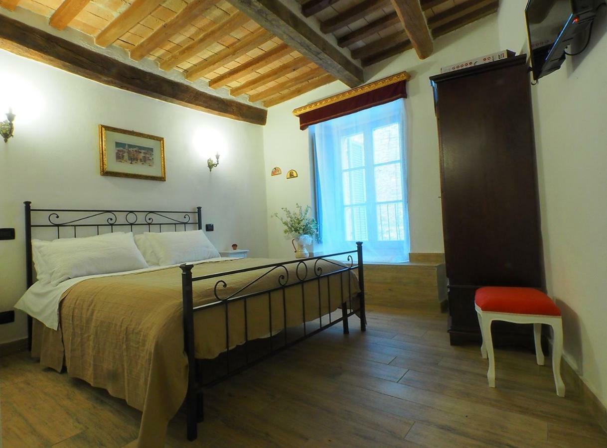 Affittacamere In Centro Gubbio Bagian luar foto