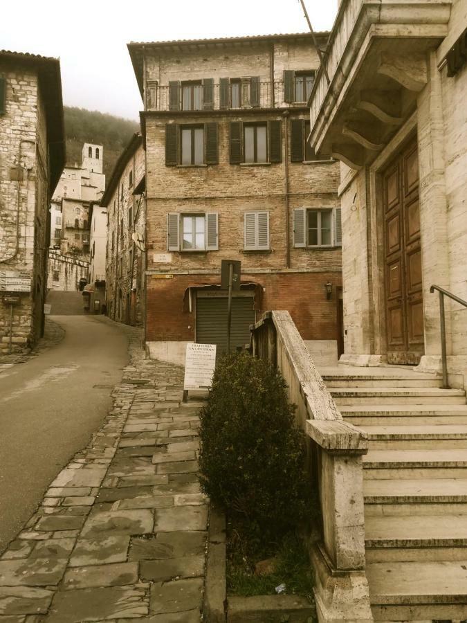 Affittacamere In Centro Gubbio Bagian luar foto