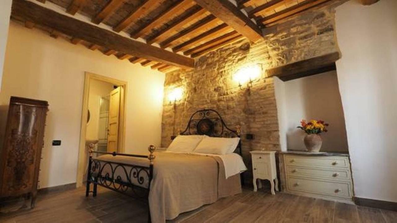 Affittacamere In Centro Gubbio Bagian luar foto