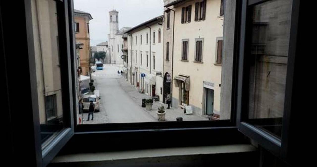 Affittacamere In Centro Gubbio Bagian luar foto
