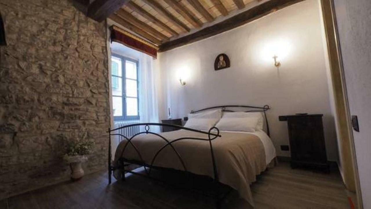 Affittacamere In Centro Gubbio Bagian luar foto