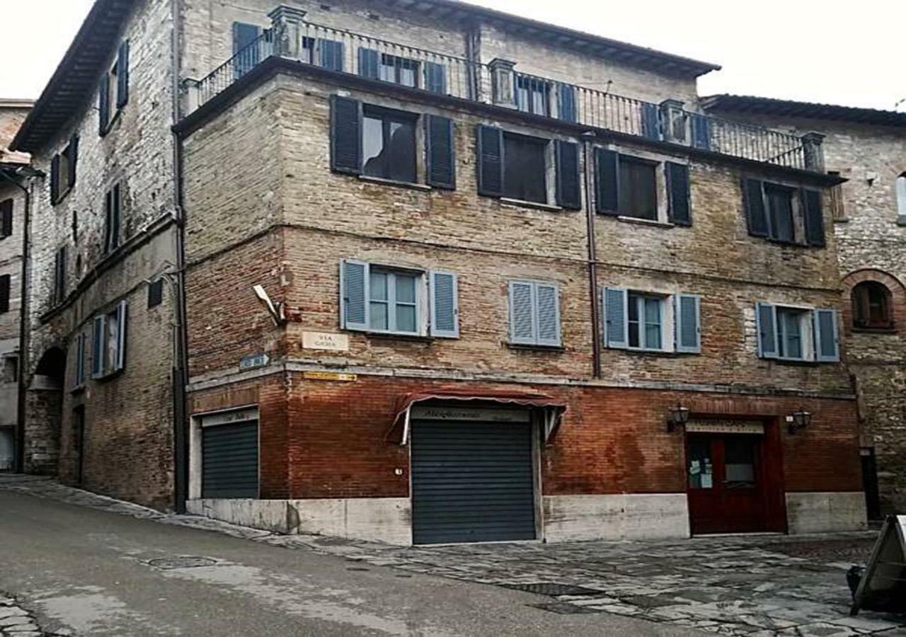 Affittacamere In Centro Gubbio Bagian luar foto