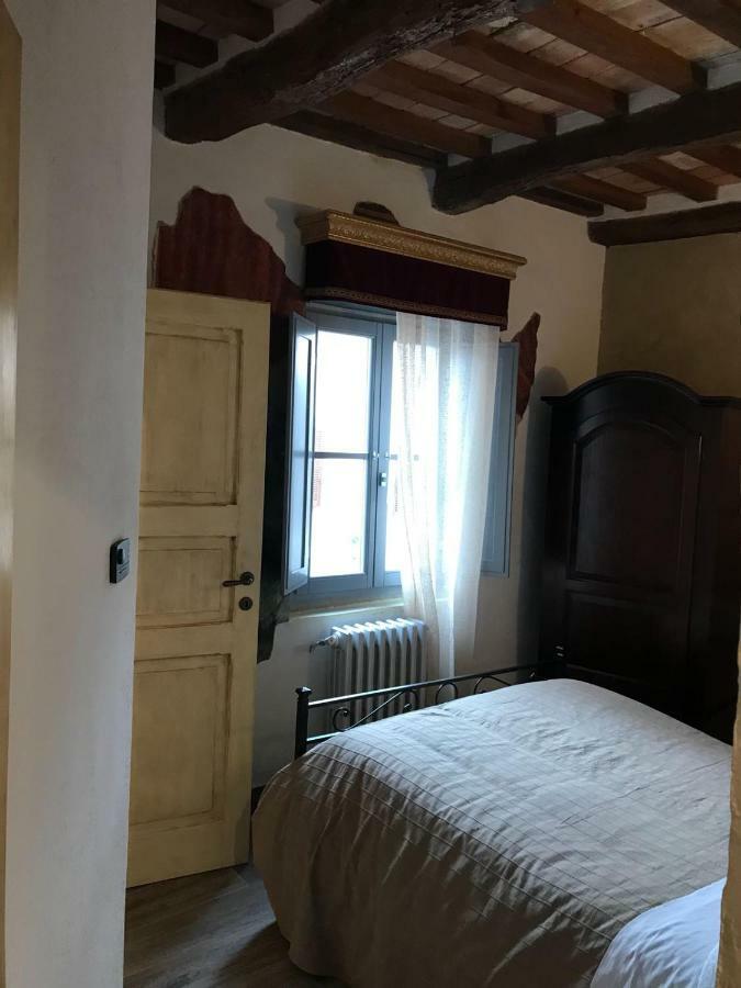 Affittacamere In Centro Gubbio Bagian luar foto