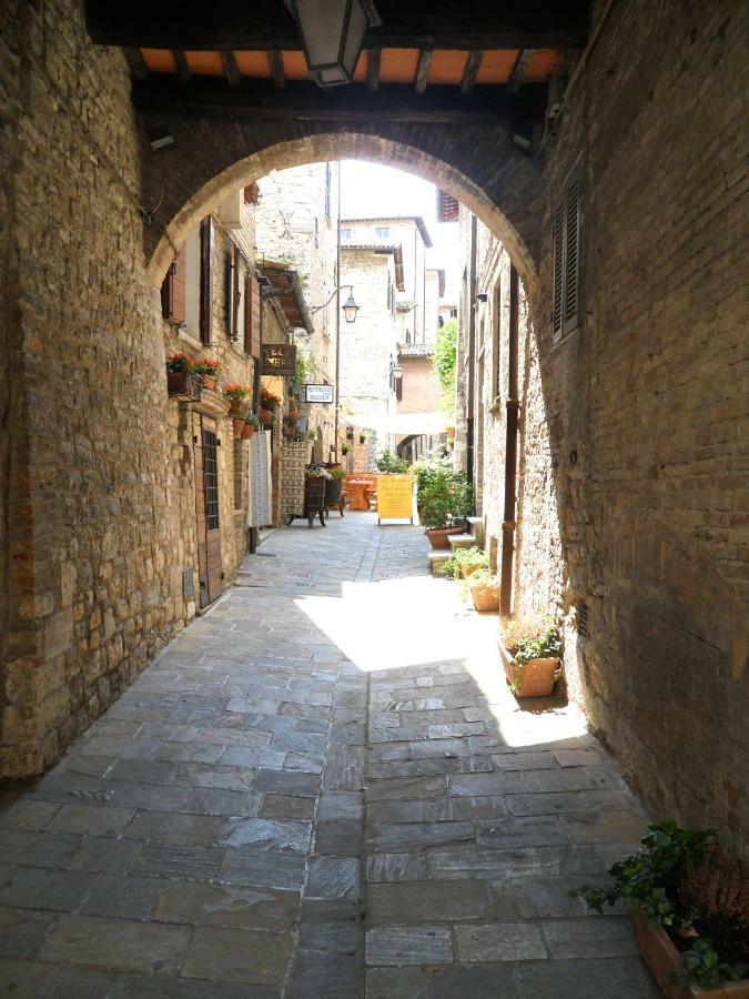 Affittacamere In Centro Gubbio Bagian luar foto