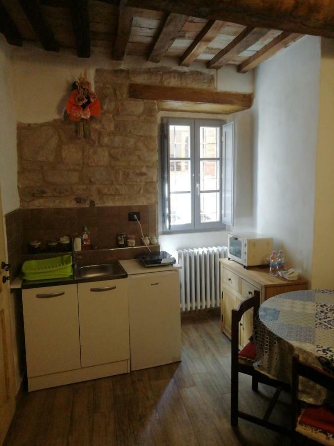 Affittacamere In Centro Gubbio Bagian luar foto